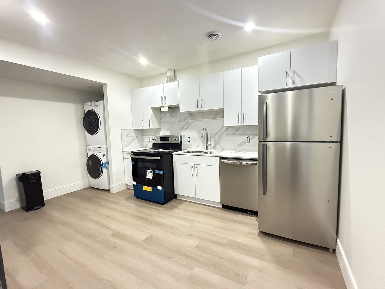 11140 49 Ave Nw - Photo 2 of 9