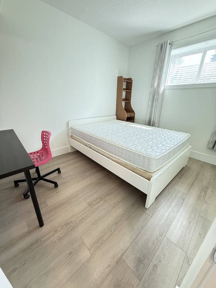 11140 49 Ave Nw - Photo 4 of 9