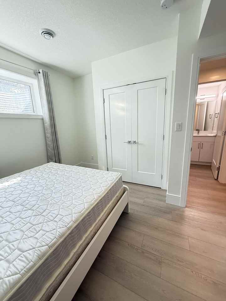 11140 49 Ave Nw - Photo 5 of 9