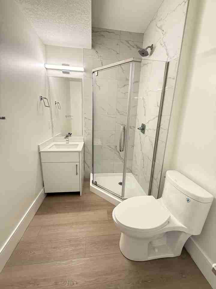 11140 49 Ave Nw - Photo 7 of 9