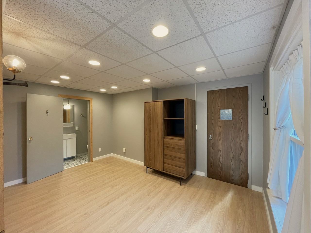 208 W Broadway St #9 - Photo 3 of 16