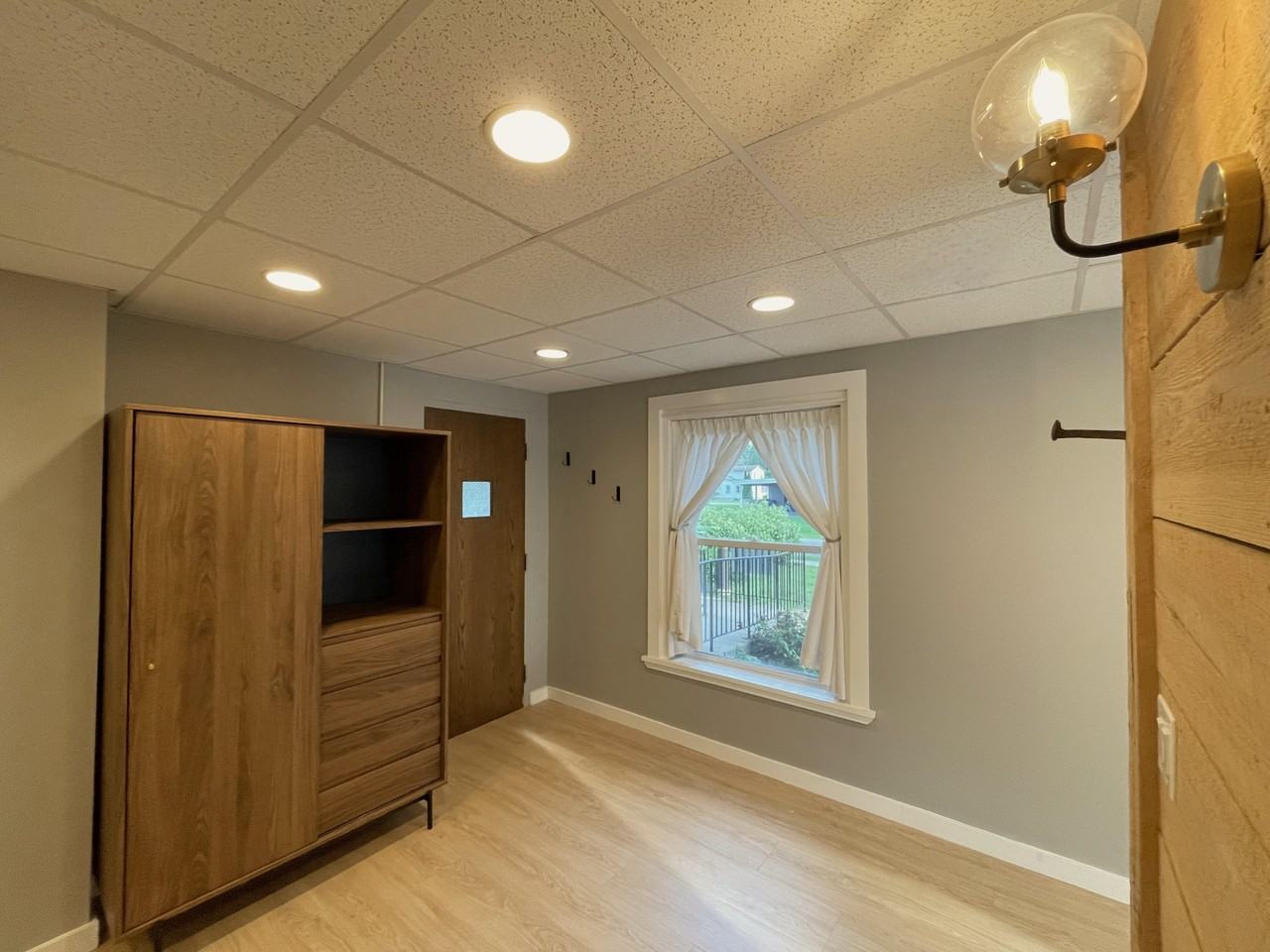 208 W Broadway St #9 - Photo 4 of 16
