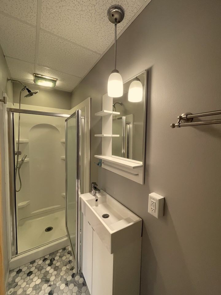 208 W Broadway St #9 - Photo 5 of 16