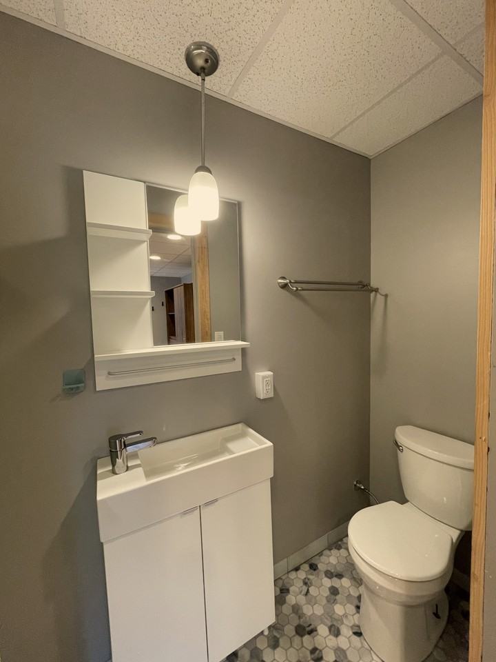 208 W Broadway St #9 - Photo 6 of 16