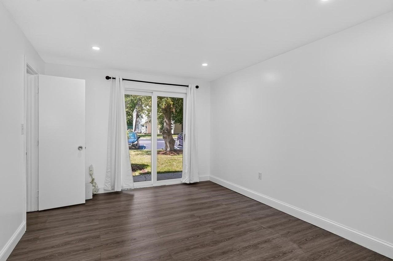 20 Walden Dr #15 - Photo 6 of 14