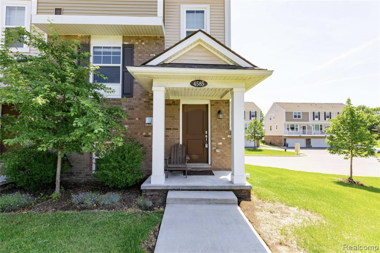 4585 Bradley Cir - Photo 2 of 16