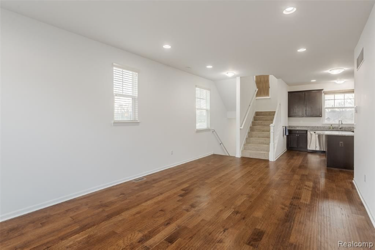 4585 Bradley Cir - Photo 4 of 16