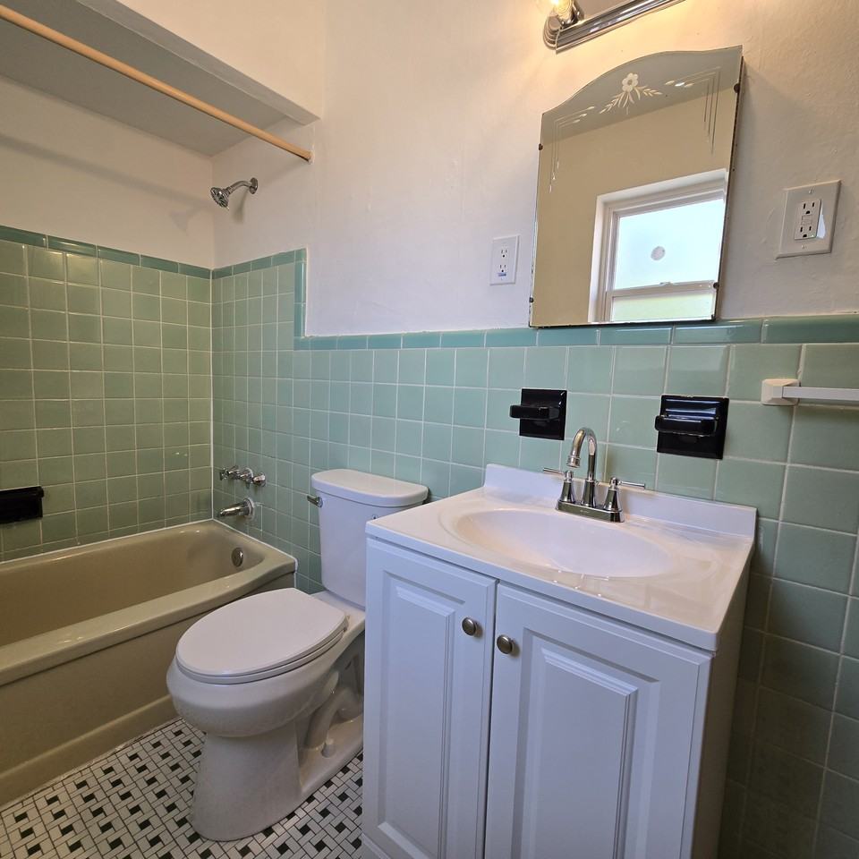 6206 Nagel Ave #2E - Photo 5 of 10