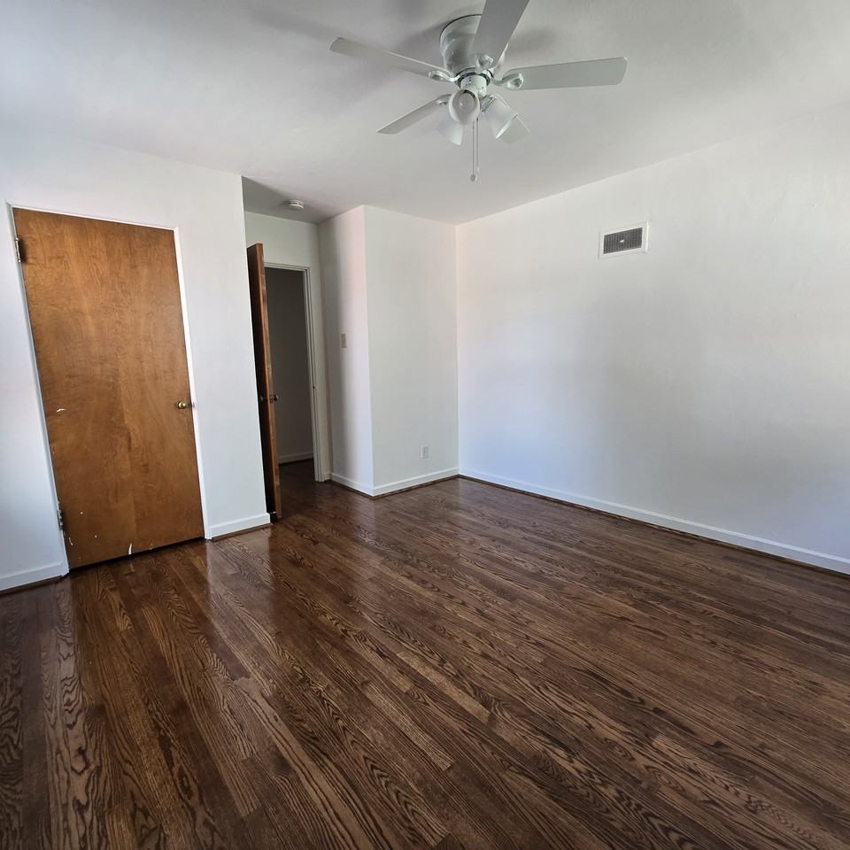 6206 Nagel Ave #2E - Photo 7 of 10