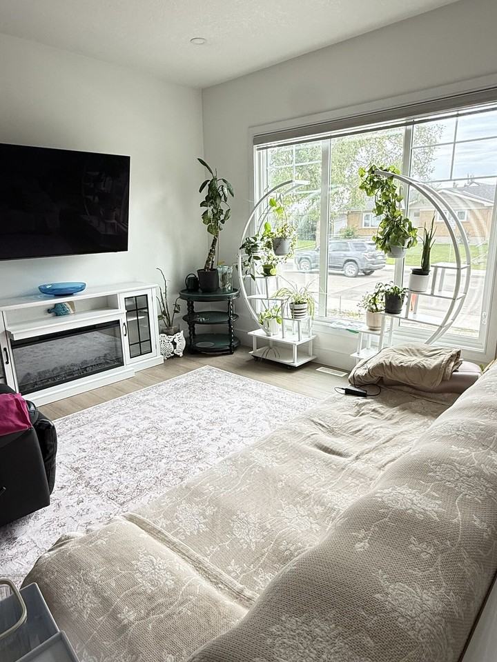 11142 49 Ave Nw - Photo 3 of 14