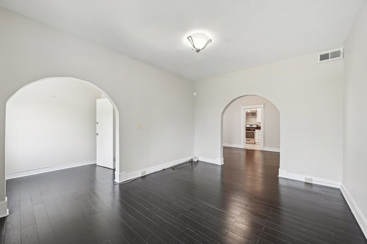 2431 Linden Ave #2 - Photo 3 of 26