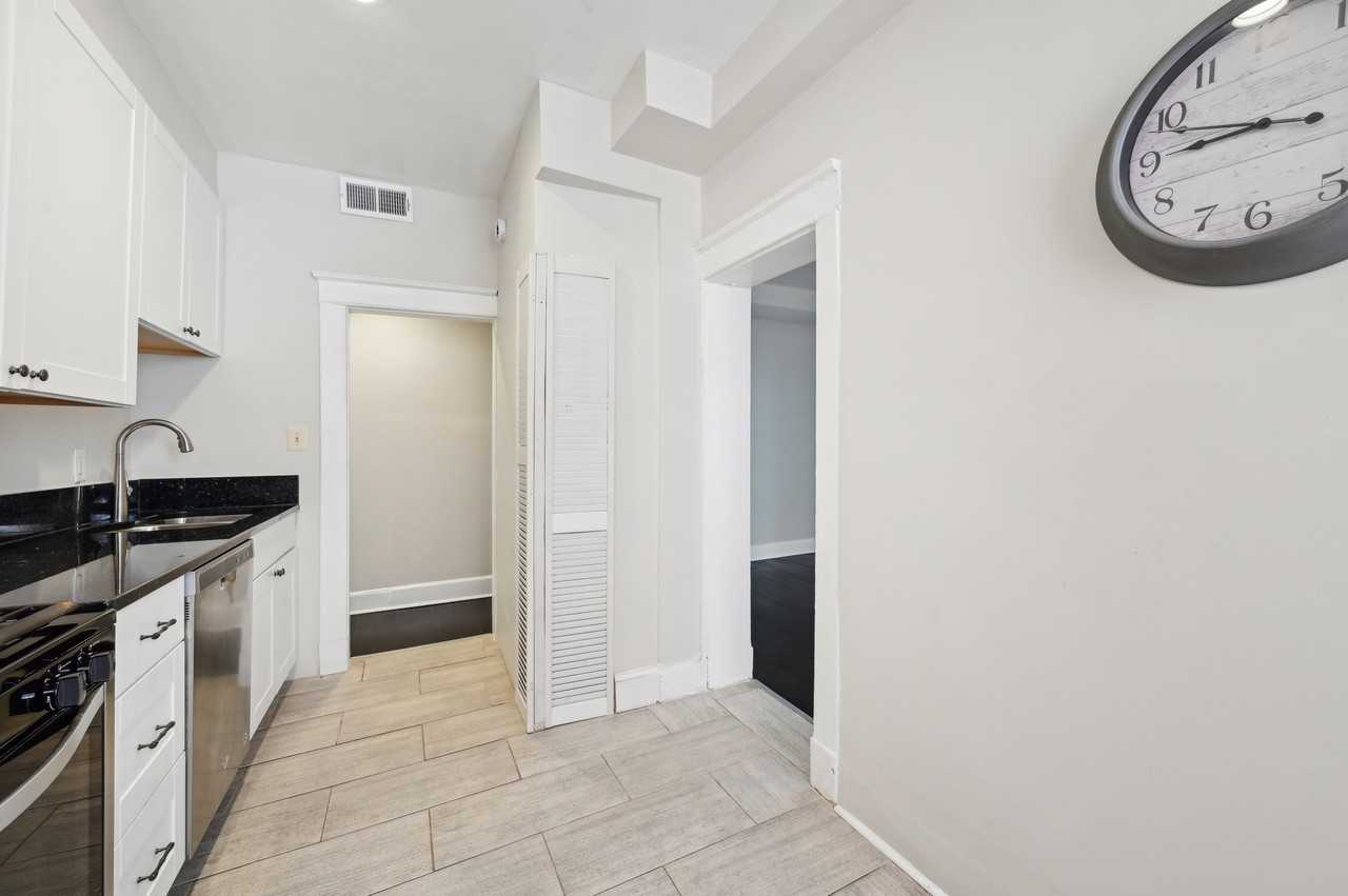 2431 Linden Ave #2 - Photo 5 of 26