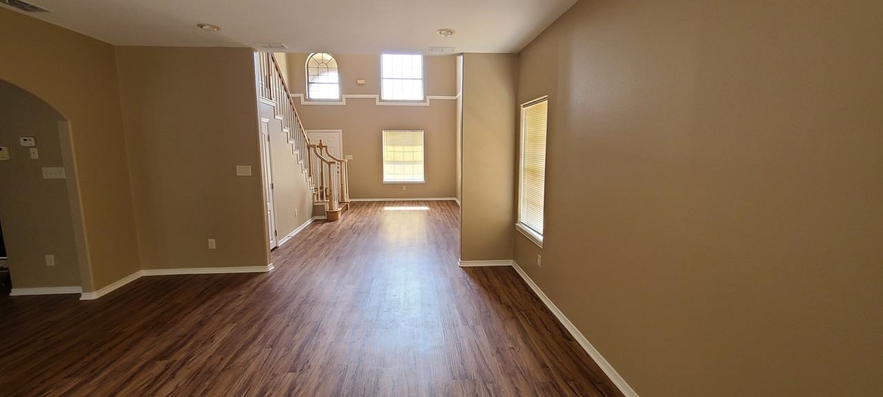 305 North H Street - Photo 5 of 44
