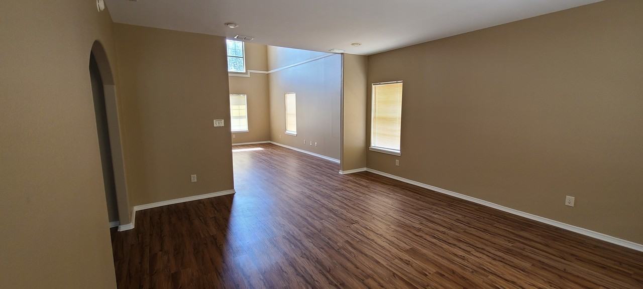 305 North H Street - Photo 6 of 44
