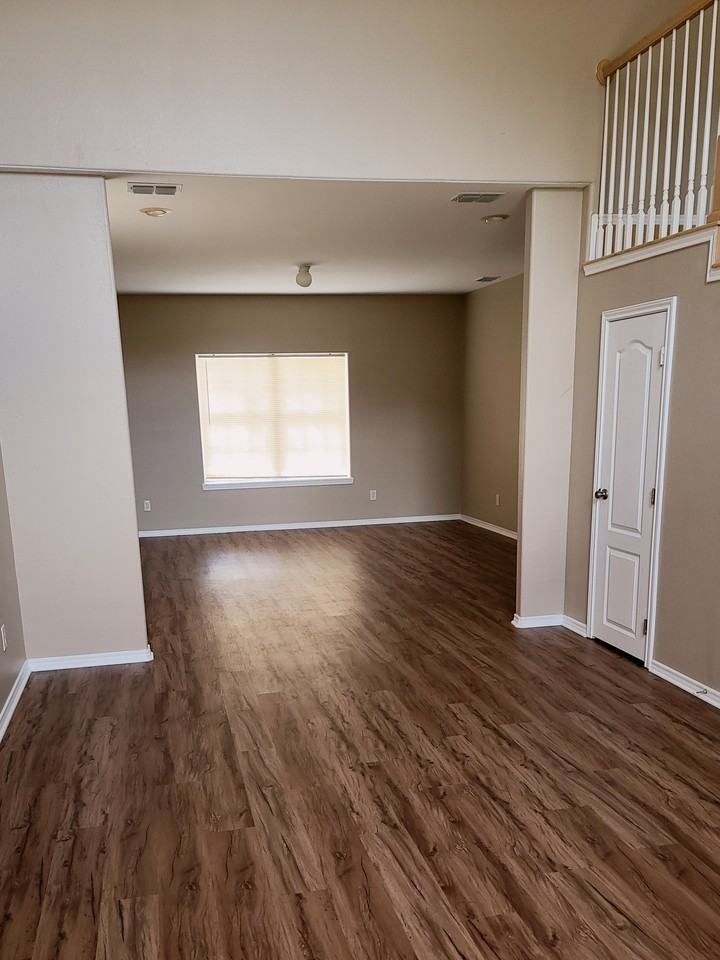 305 North H Street - Photo 7 of 44