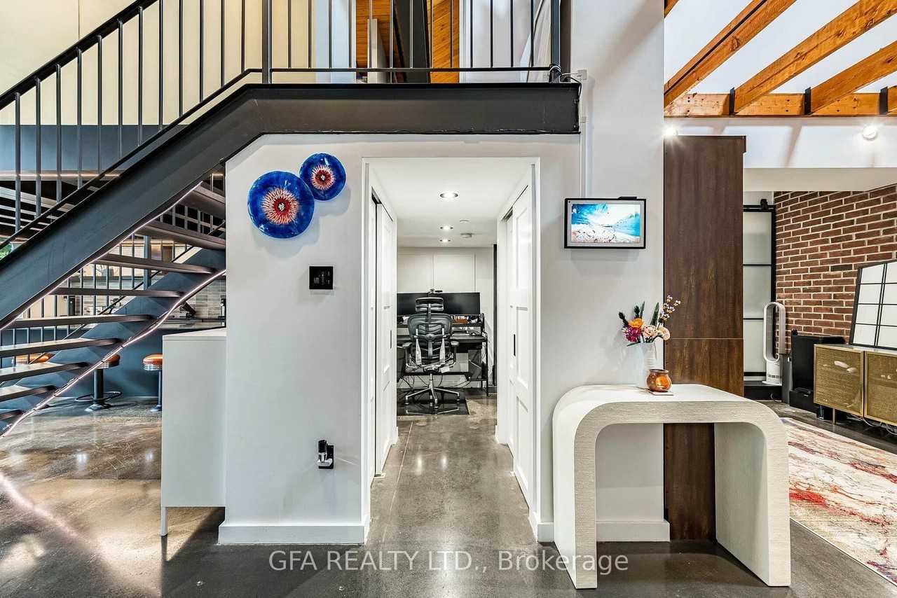 326 Carlaw Avenue - Photo 2 of 36