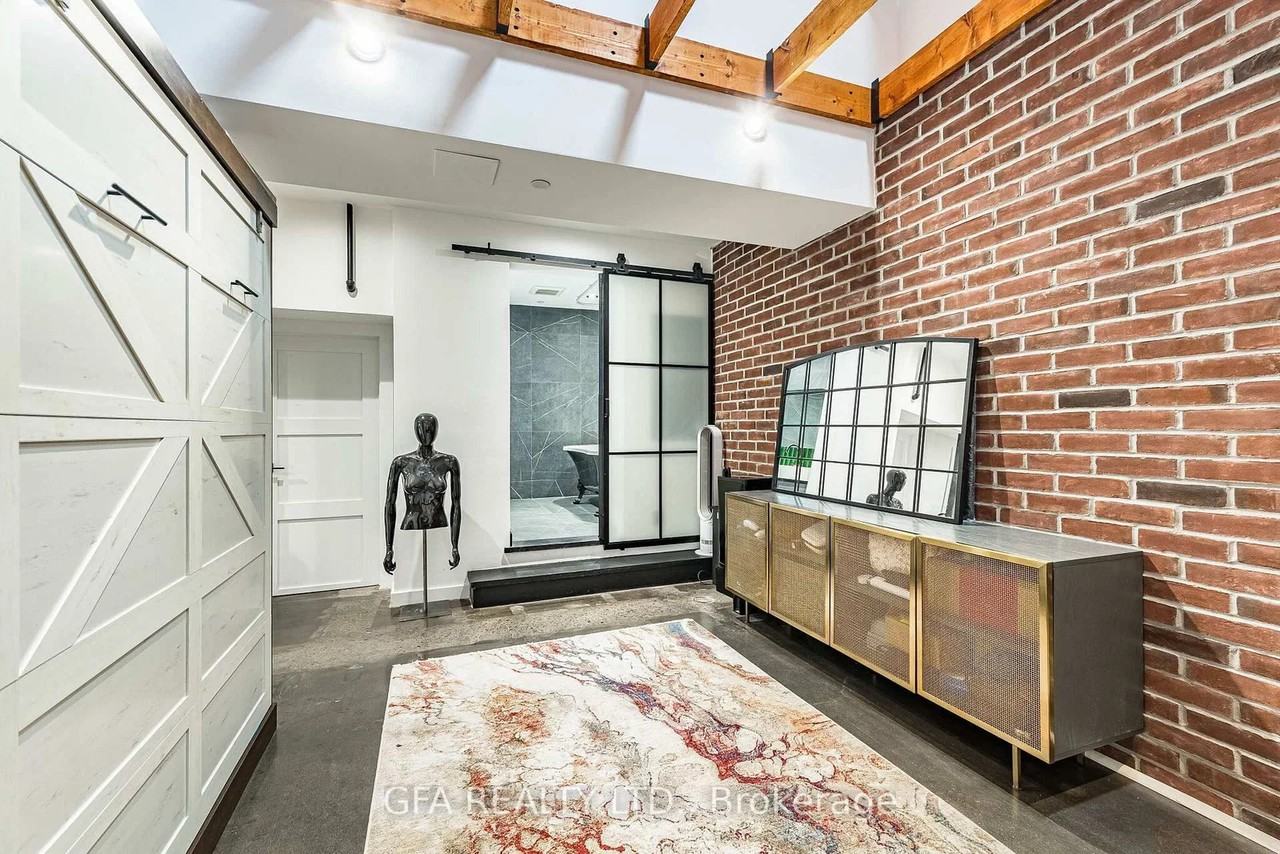 326 Carlaw Avenue - Photo 4 of 36