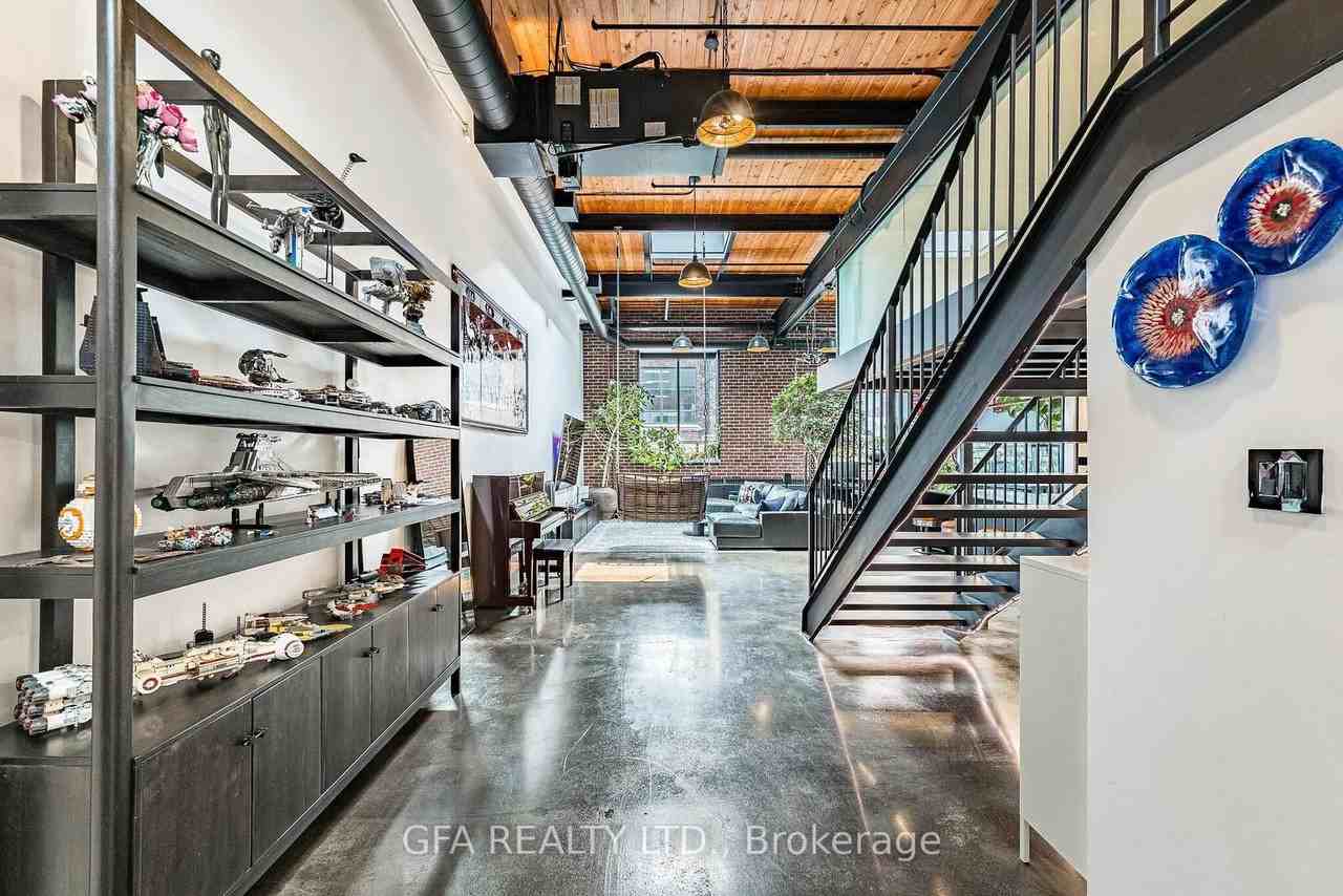 326 Carlaw Avenue - Photo 6 of 36