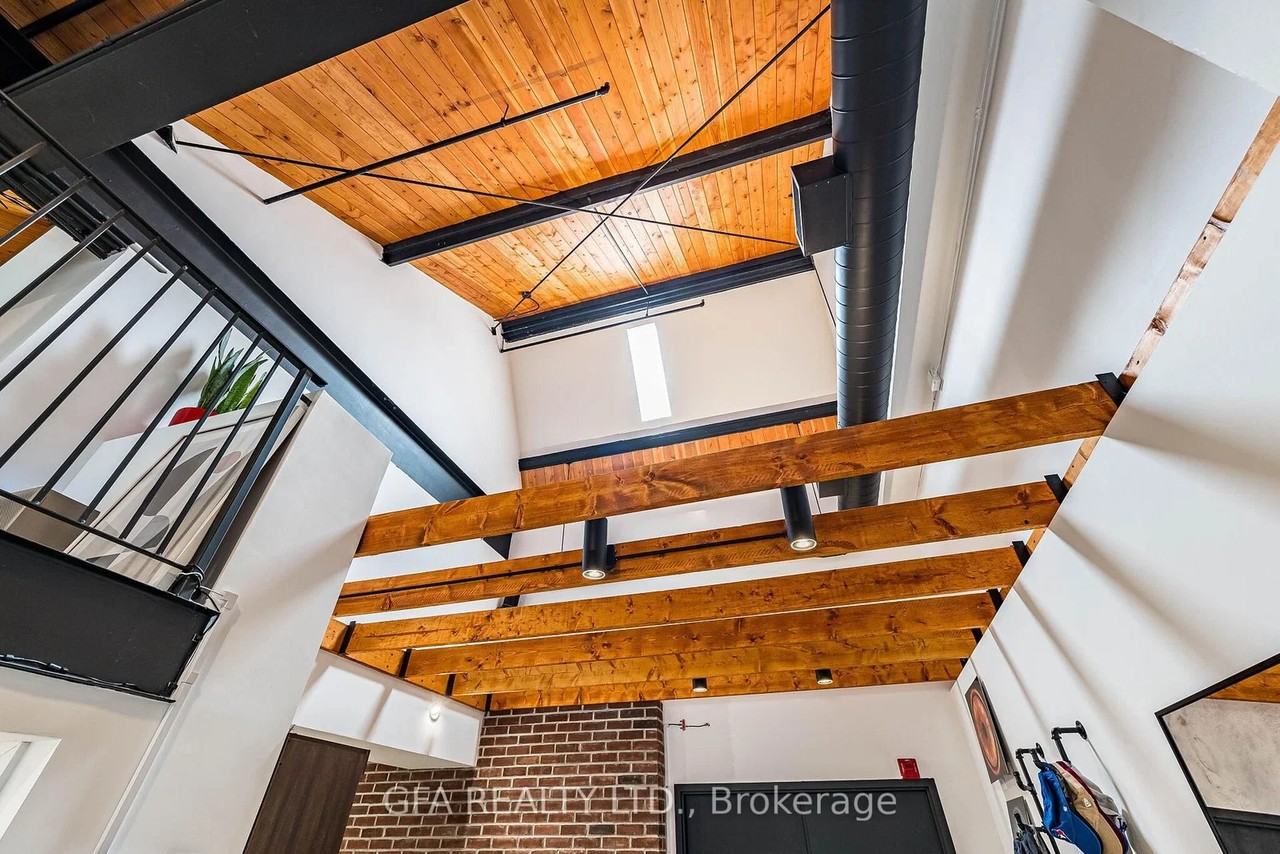 326 Carlaw Avenue - Photo 7 of 36