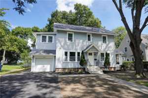 featured image of 162 Merchants Rd