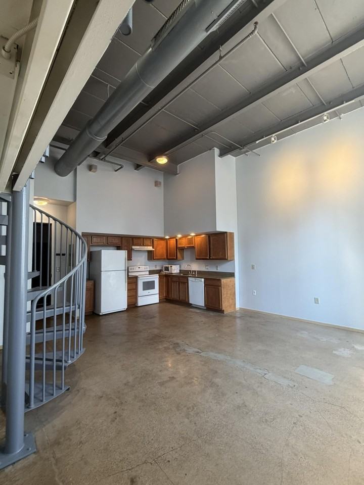 110 N 3rd St #703 - Photo 6 of 39