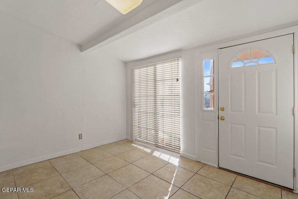 3410 N Stanton St - Photo 3 of 34