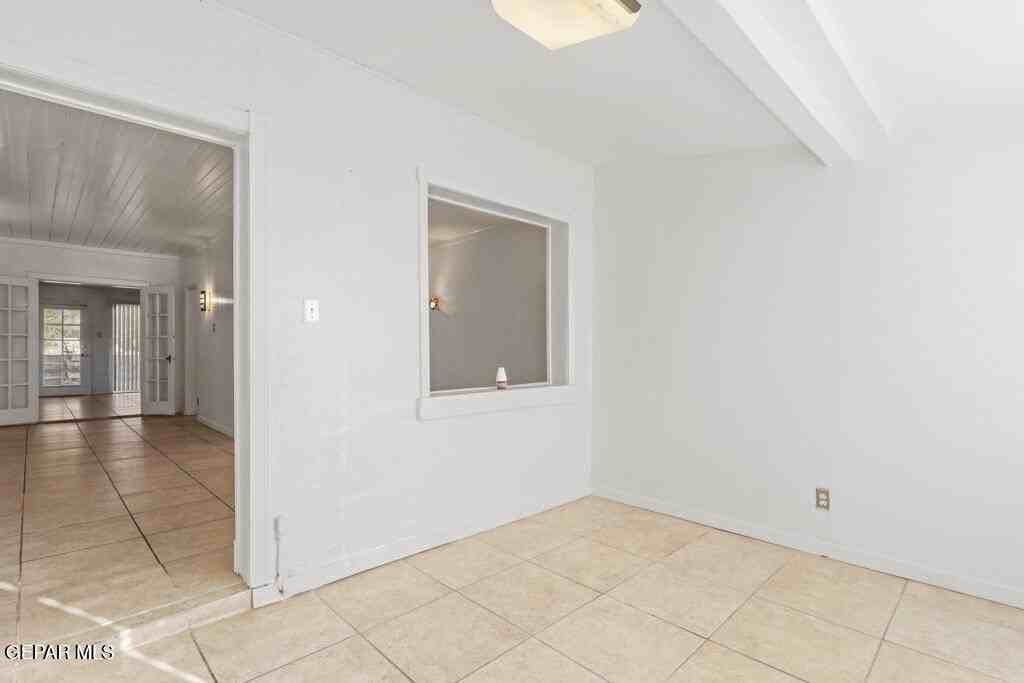 3410 N Stanton St - Photo 4 of 34