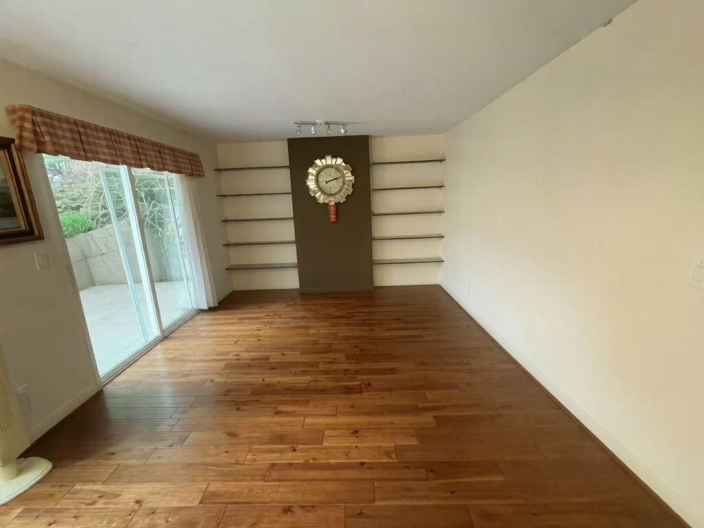 1599 Plateau Crescent - Photo 4 of 16