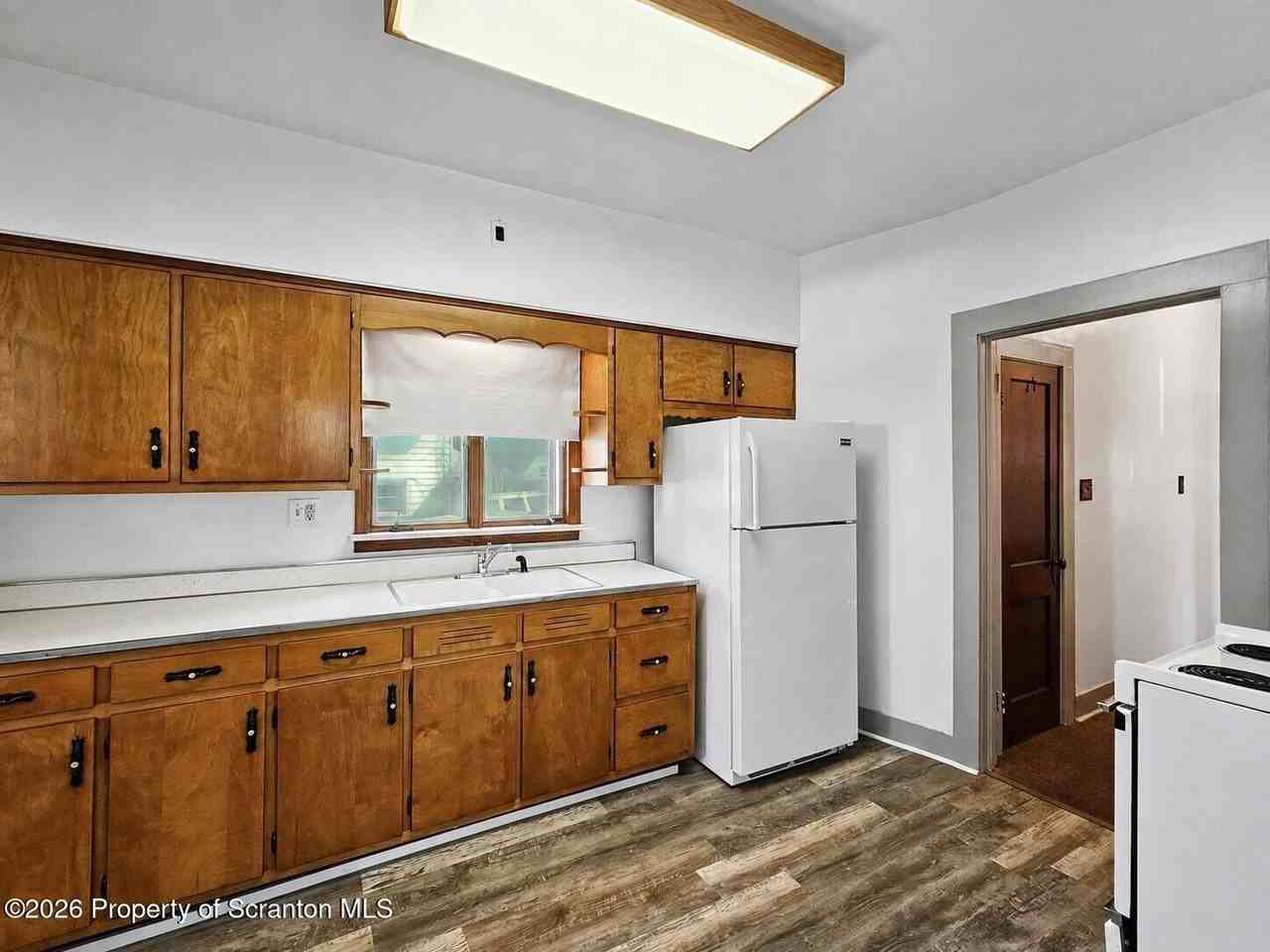 132 Smith St #1stFL - Photo 2 of 12