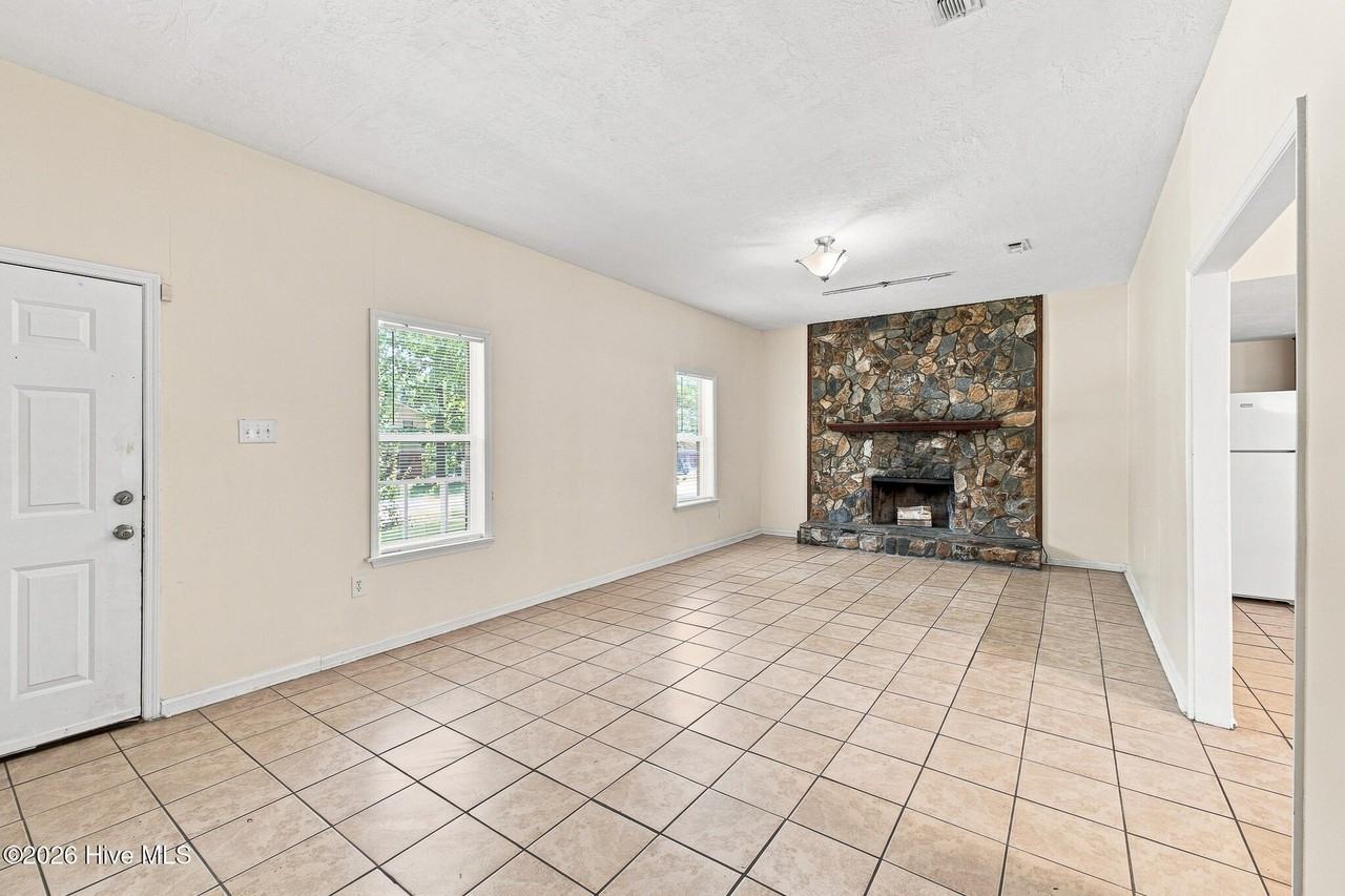 3487 Postell Dr - Photo 3 of 12