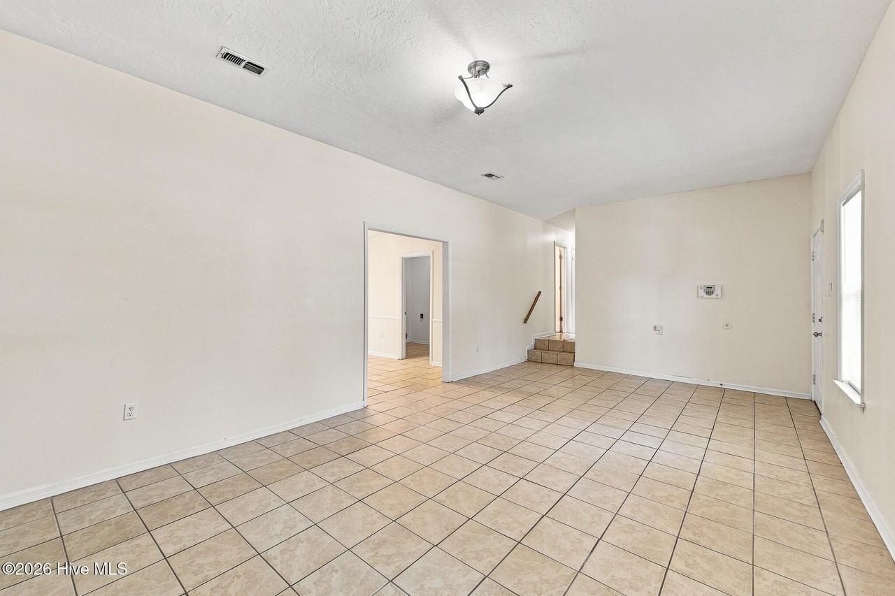 3487 Postell Dr - Photo 4 of 12