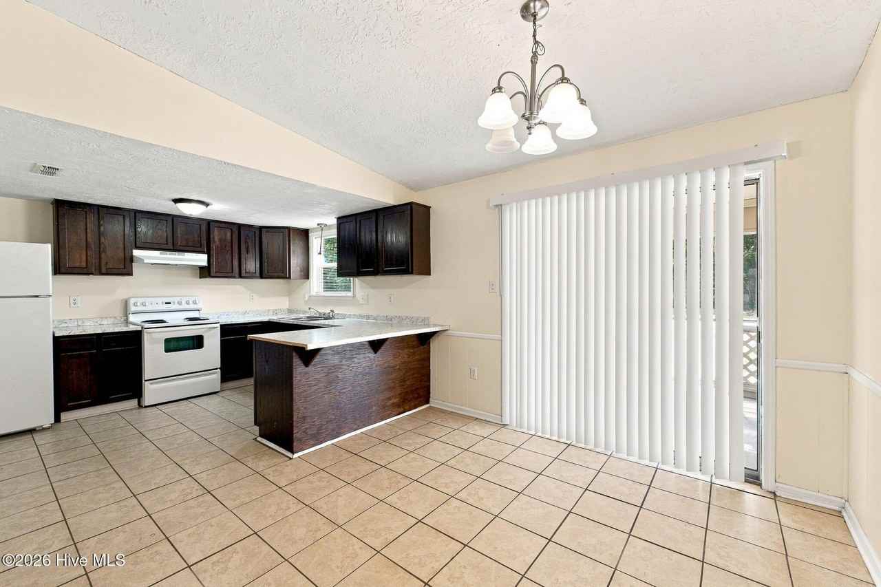 3487 Postell Dr - Photo 5 of 12