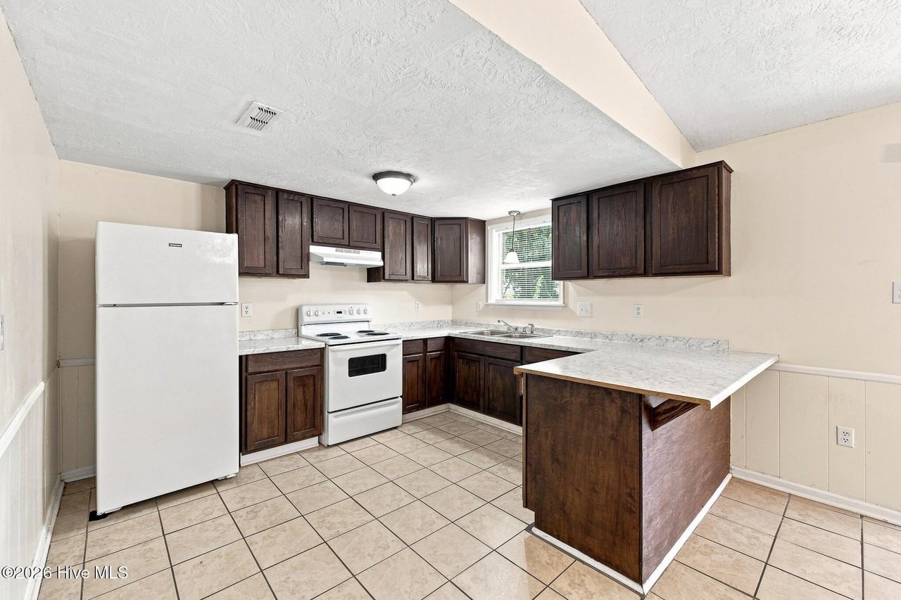 3487 Postell Dr - Photo 6 of 12