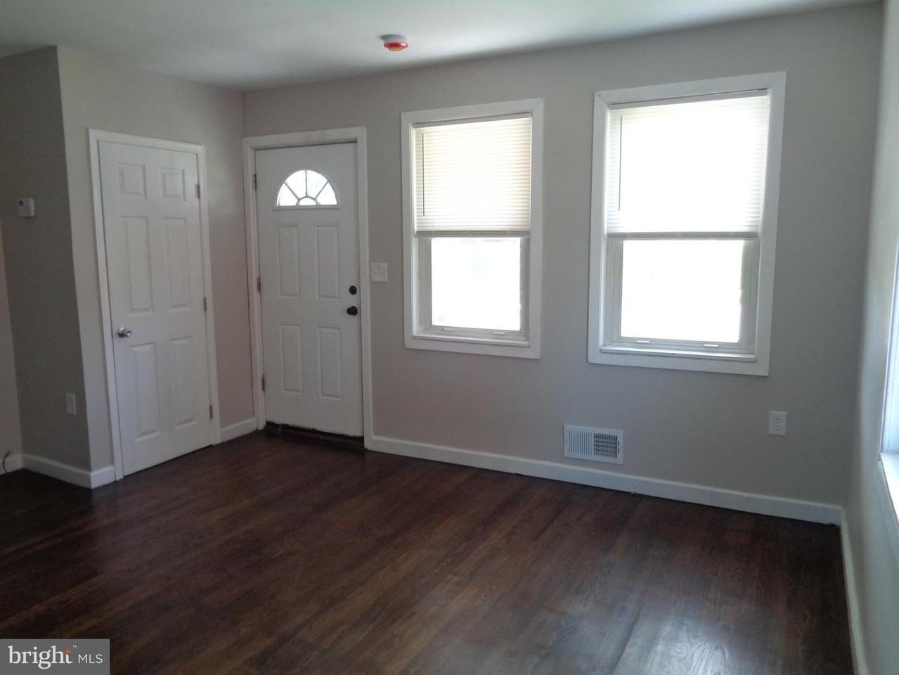 7150 Eastbrook Ave - Photo 4 of 31