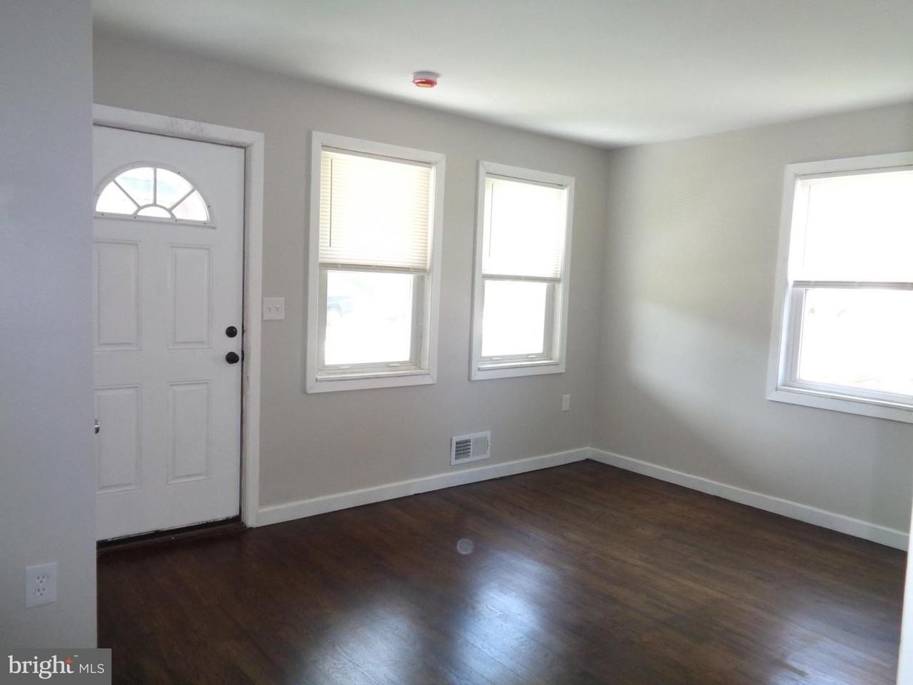 7150 Eastbrook Ave - Photo 5 of 31