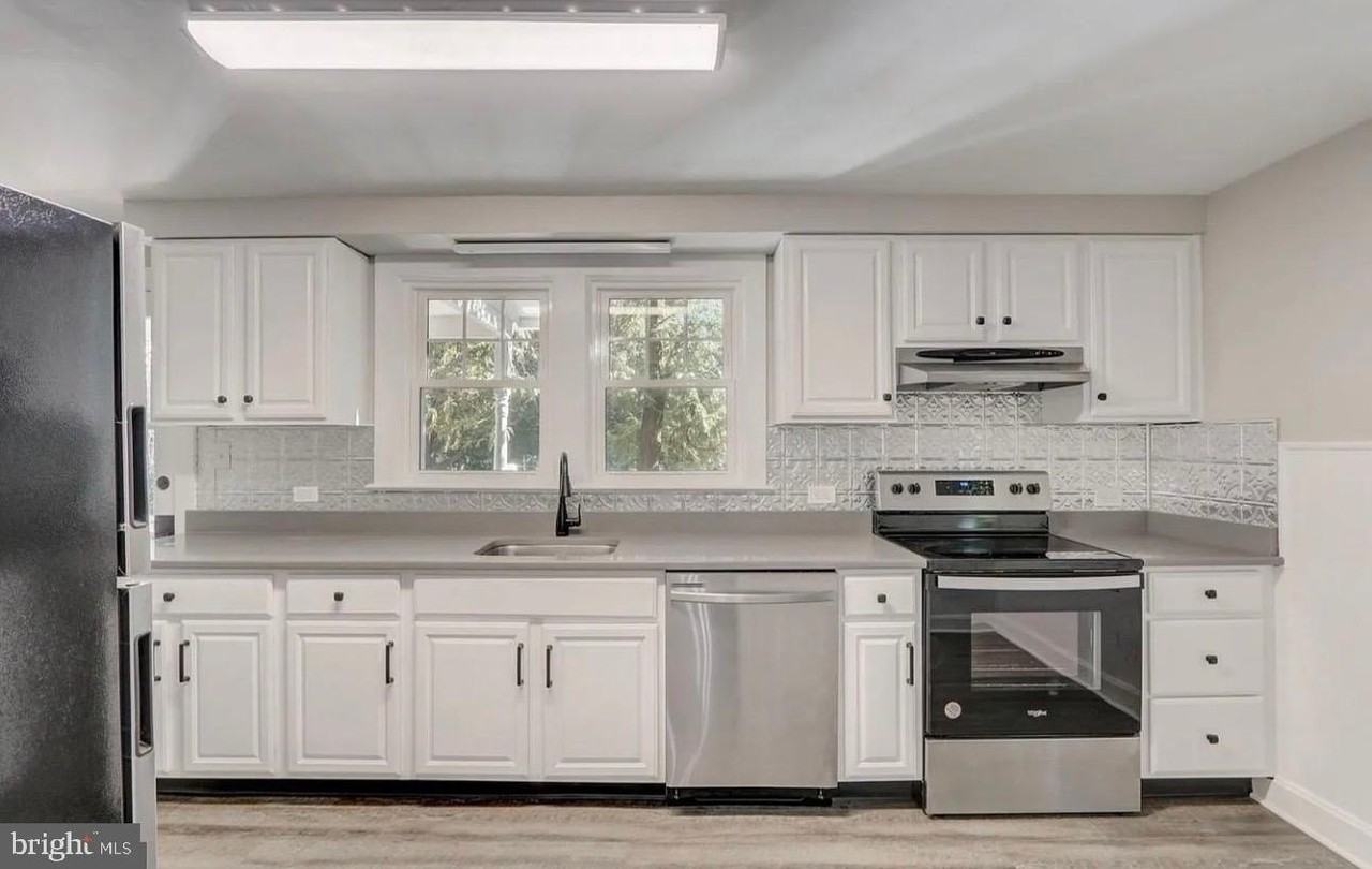 46 N Edgewater Ave - Photo 3 of 30
