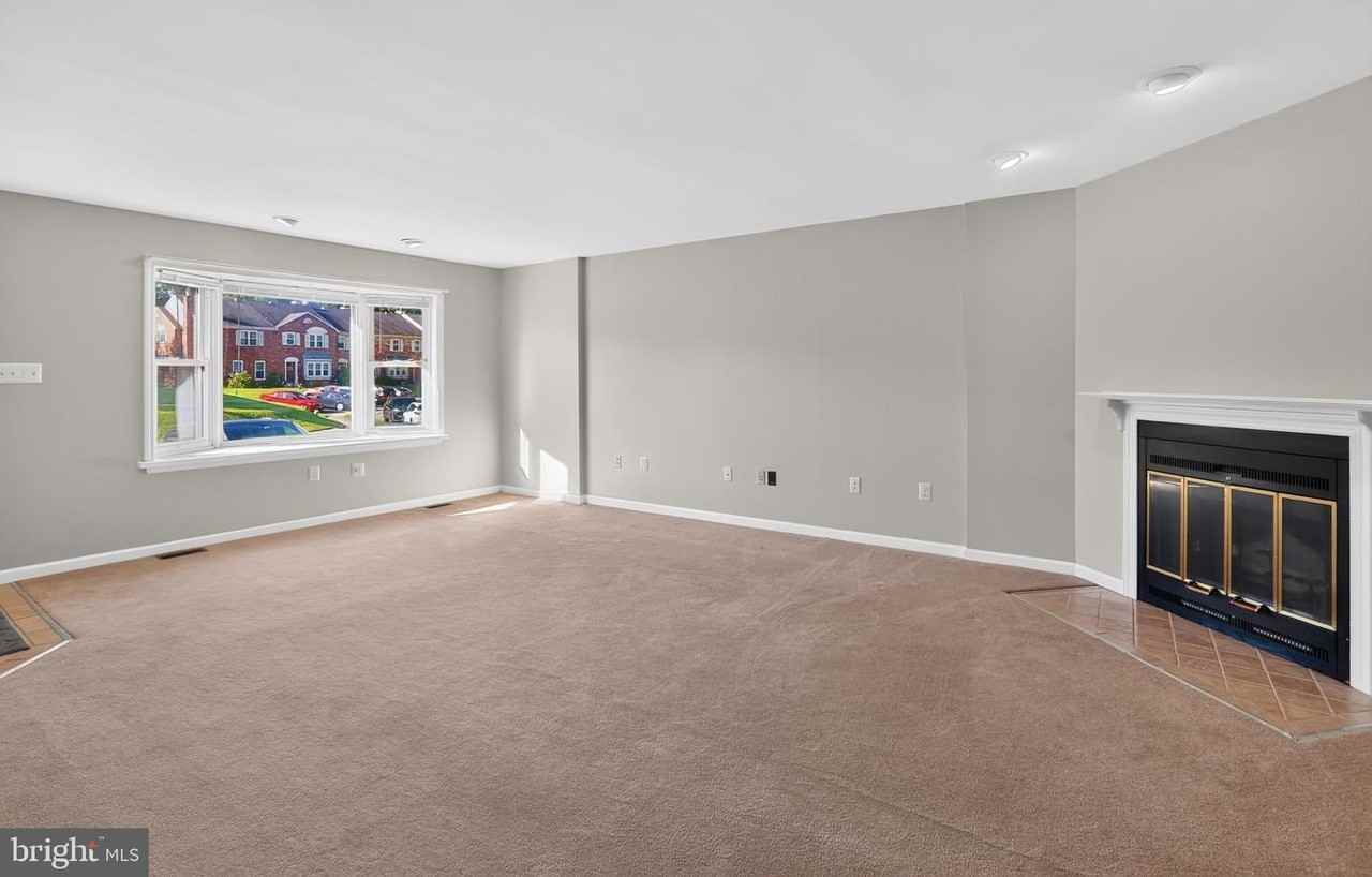 562 Susan Dr - Photo 4 of 40