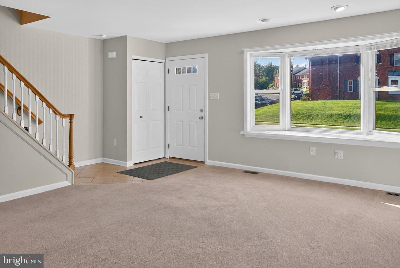 562 Susan Dr - Photo 6 of 40