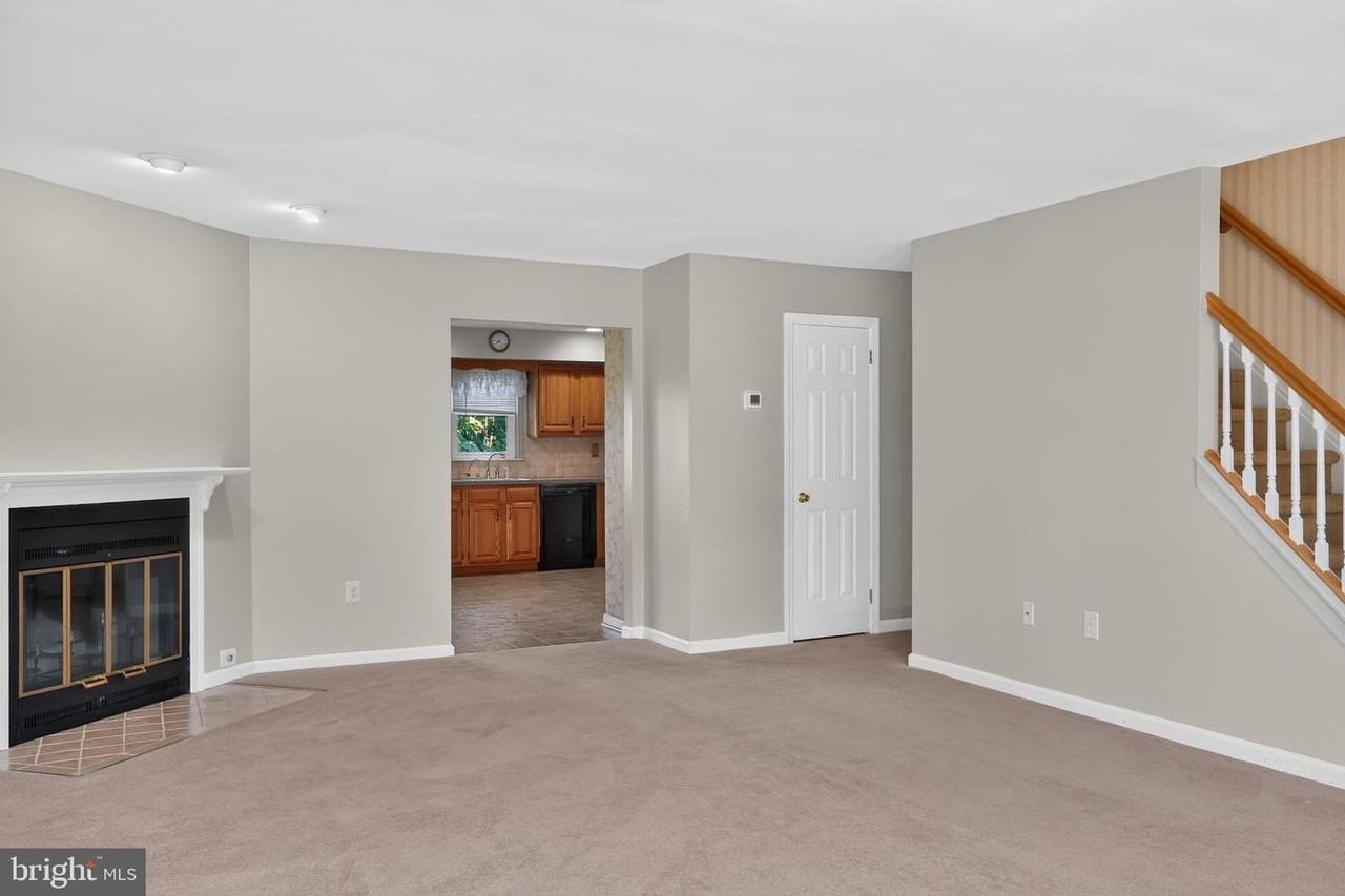 562 Susan Dr - Photo 7 of 40