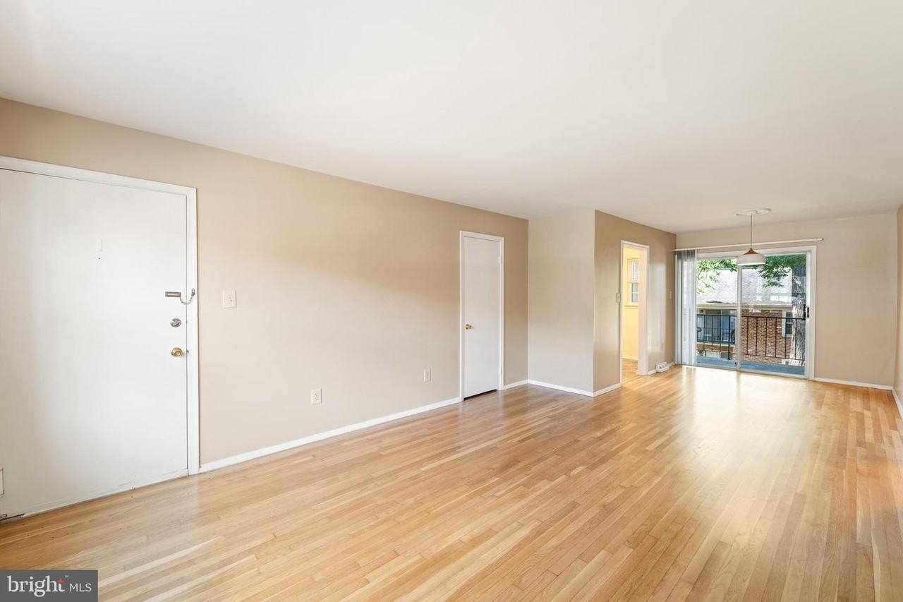 2417 Barracks Pl - Photo 5 of 34