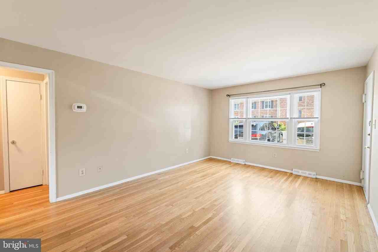 2417 Barracks Pl - Photo 7 of 34