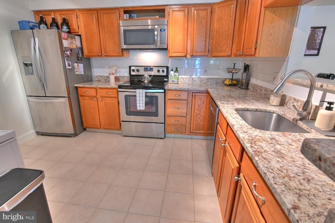 2220 Springwood Dr - Photo 2 of 50