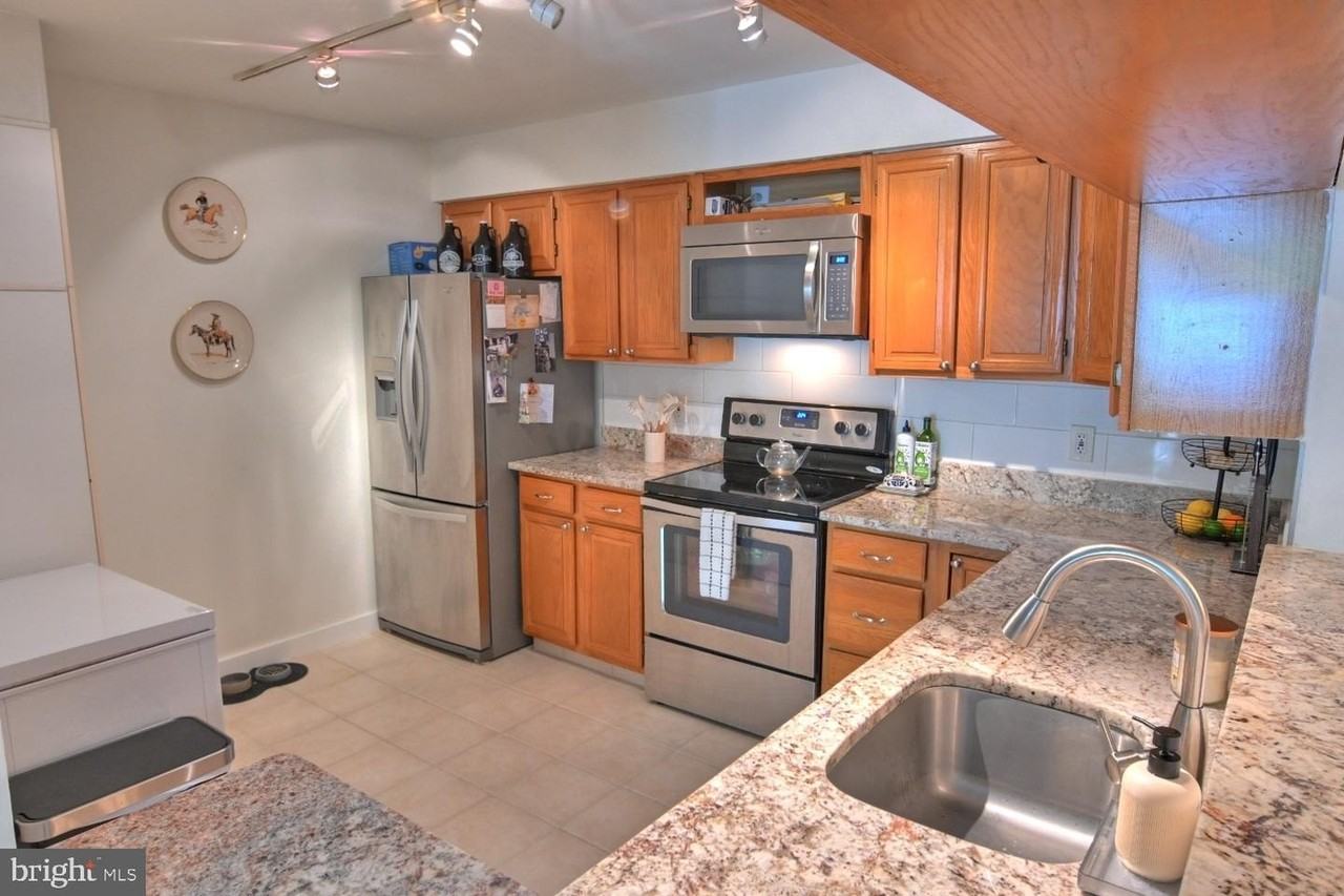 2220 Springwood Dr - Photo 3 of 50