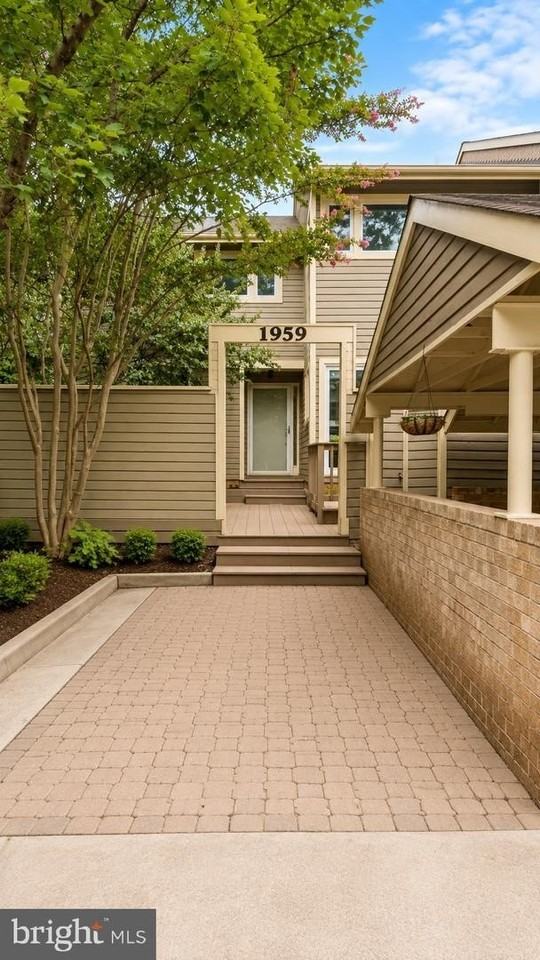 1959 Lakeport Way - Photo 2 of 23