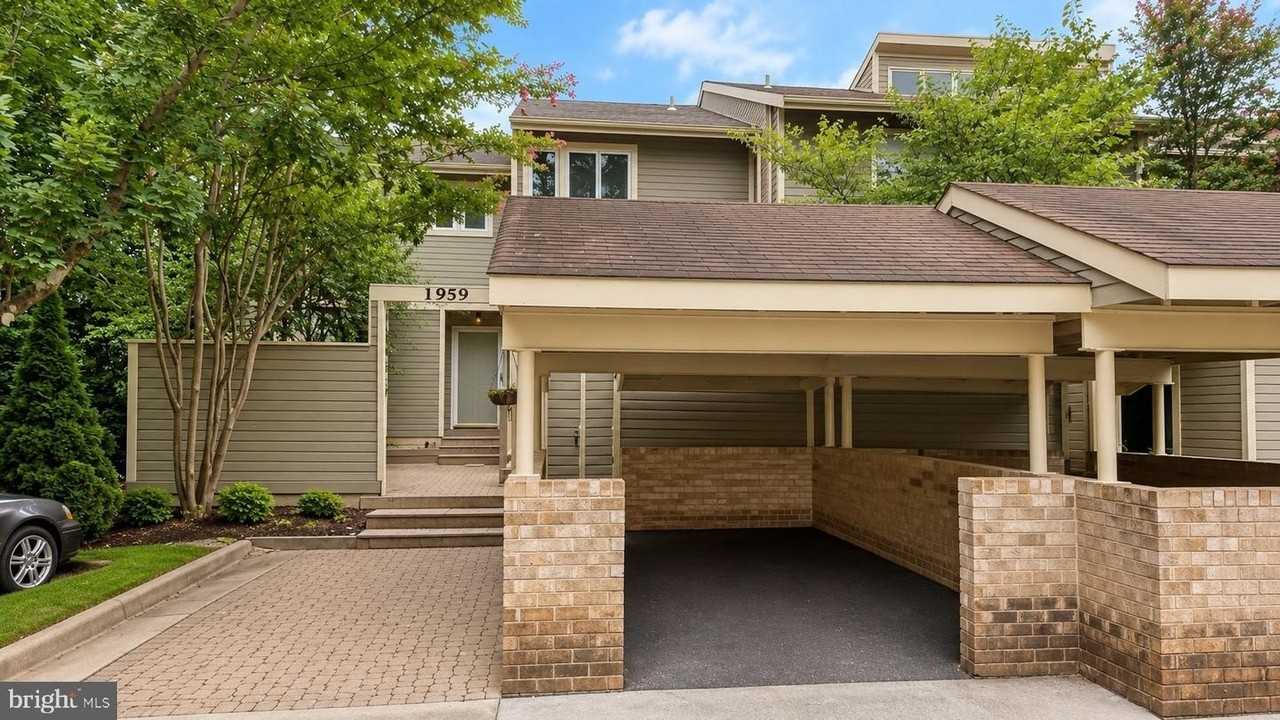 1959 Lakeport Way - Photo 3 of 23
