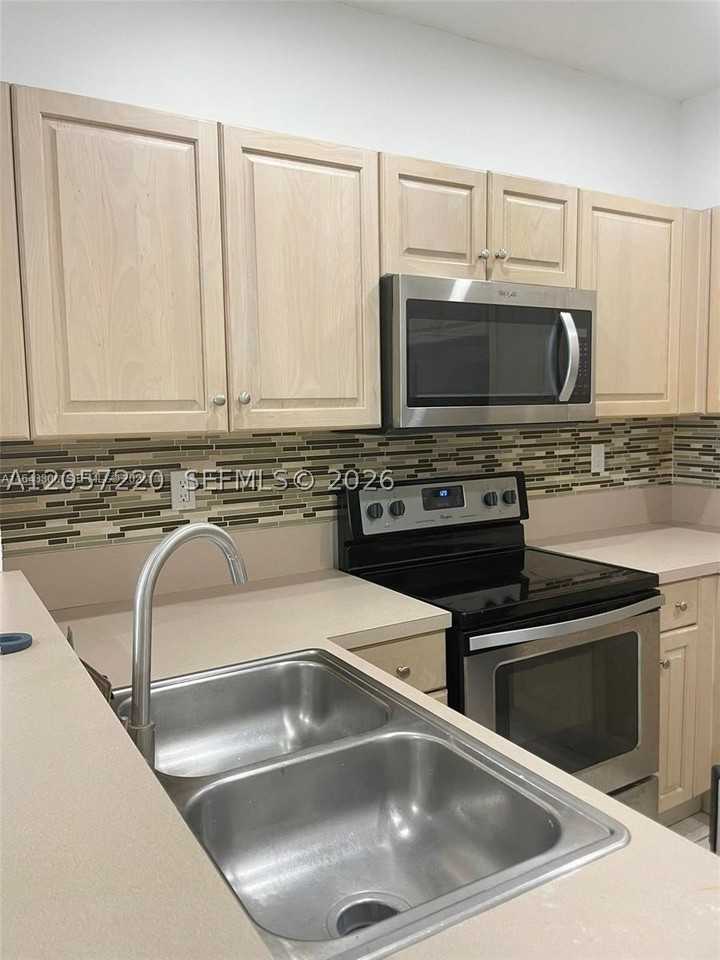 12162 Sw 5th Ct - Photo 5 of 17