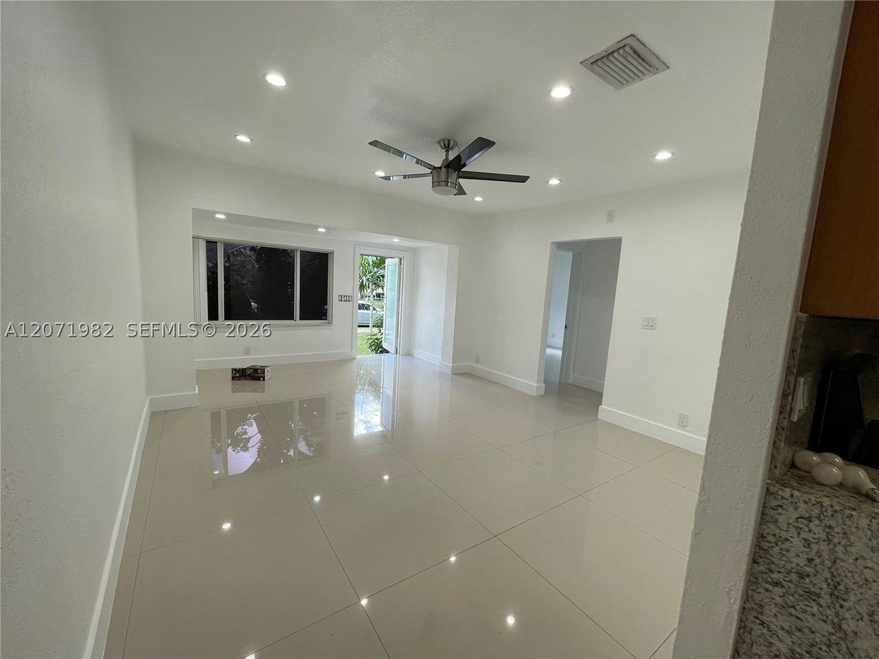 15760 Ne 18th Ct - Photo 5 of 10