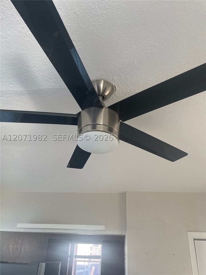 15760 Ne 18th Ct - Photo 6 of 10