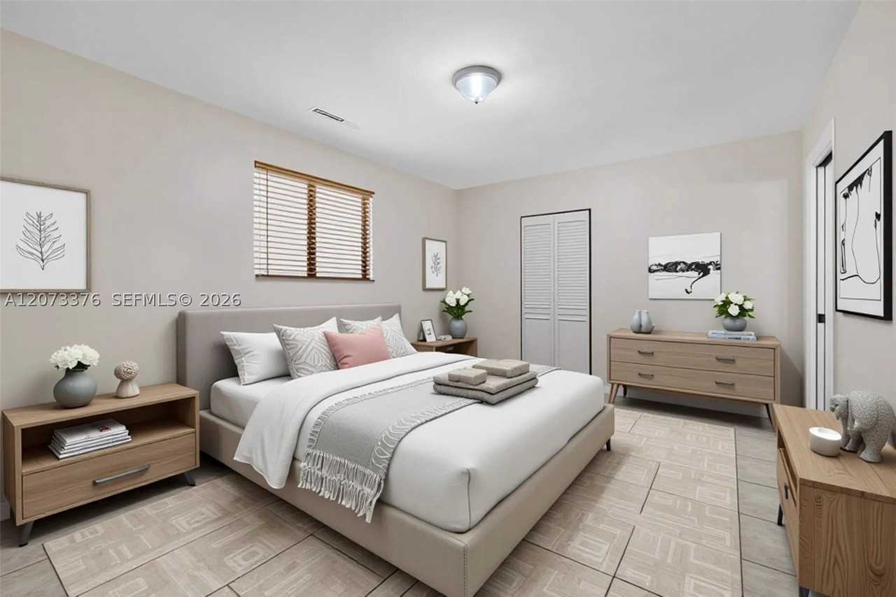 10212 Nw 129th St - Photo 4 of 49