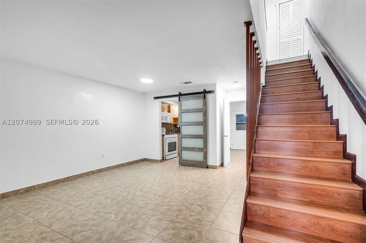 627 W 68th St #627 - Photo 4 of 32